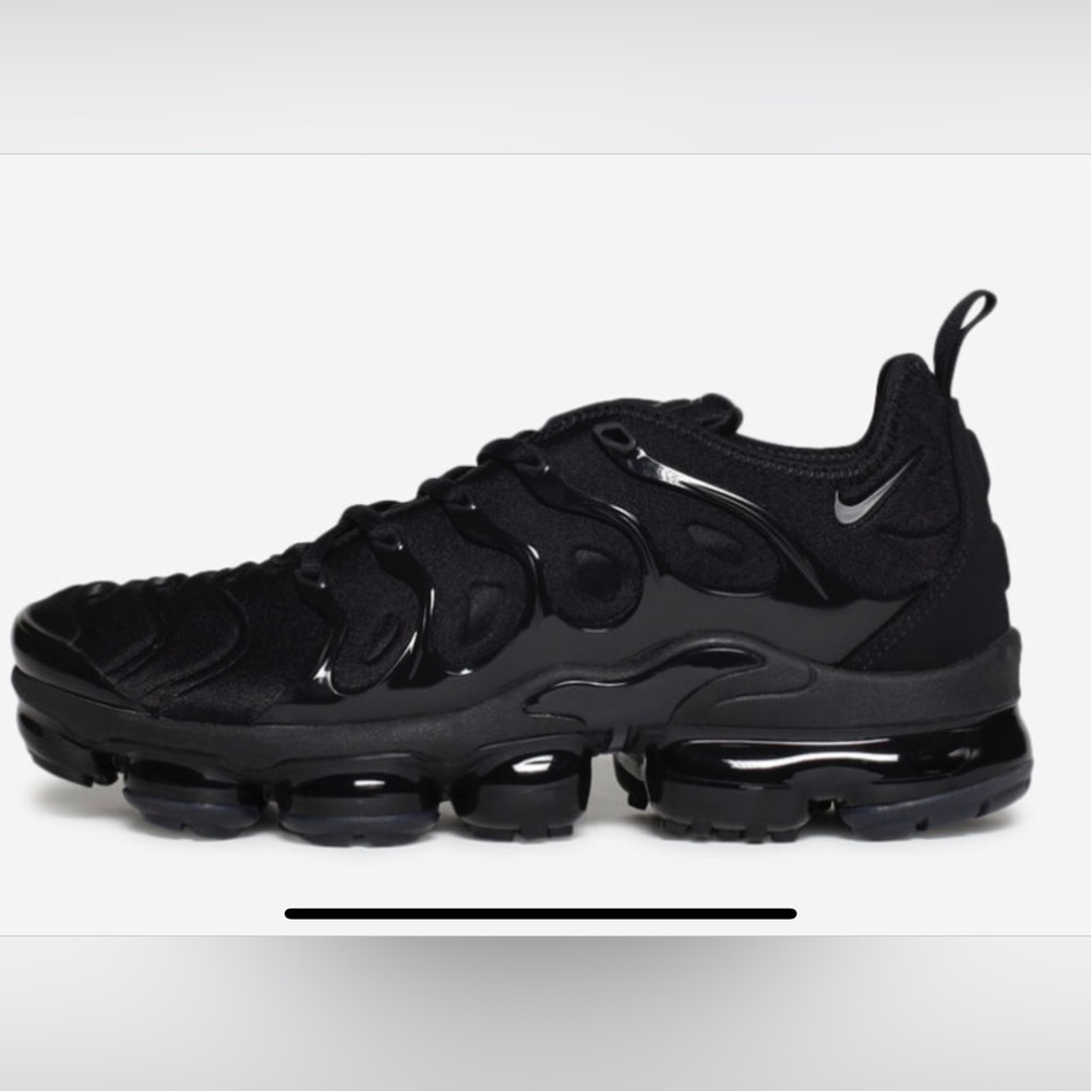 Men’s 11.5 Nike Air VaporMax Plus in Triple Black